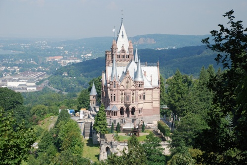 『ライン川から見える古城 KonigswinterのDrachenburg 』 [ライン川流域周辺]のブログ・旅行記 by みつえもんさん