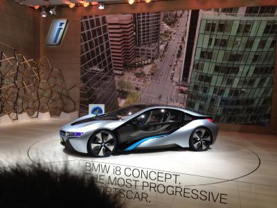 bmw i8-BMW i8 170psのモーターで前輪を