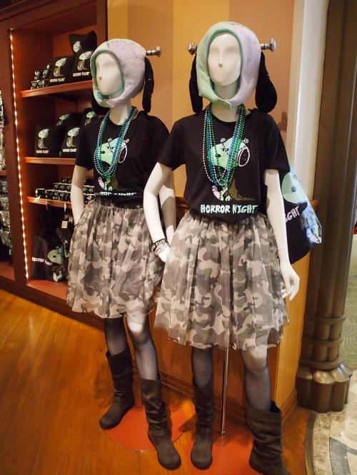 スヌーピーのハロウィンT−シャツとかぶりもの。